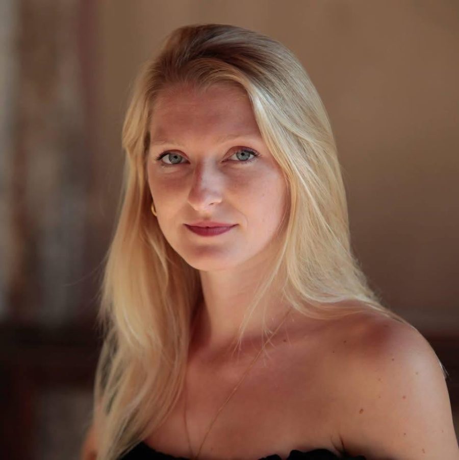 Louise singer & live performance