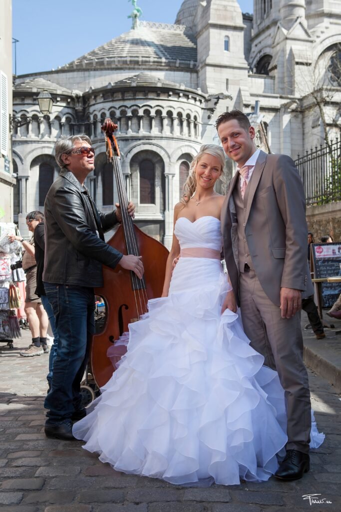 Le Studio 7700 BE vous propose Des photos en habits de mariés dans les rue de Paris, de Brugge ou autres 10