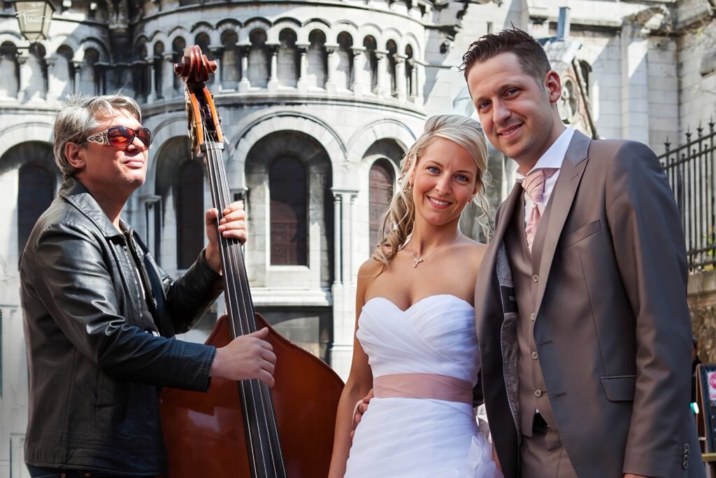 Le Studio 7700 BE vous propose Des photos en habits de mariés dans les rue de Paris, de Brugge ou autres 11