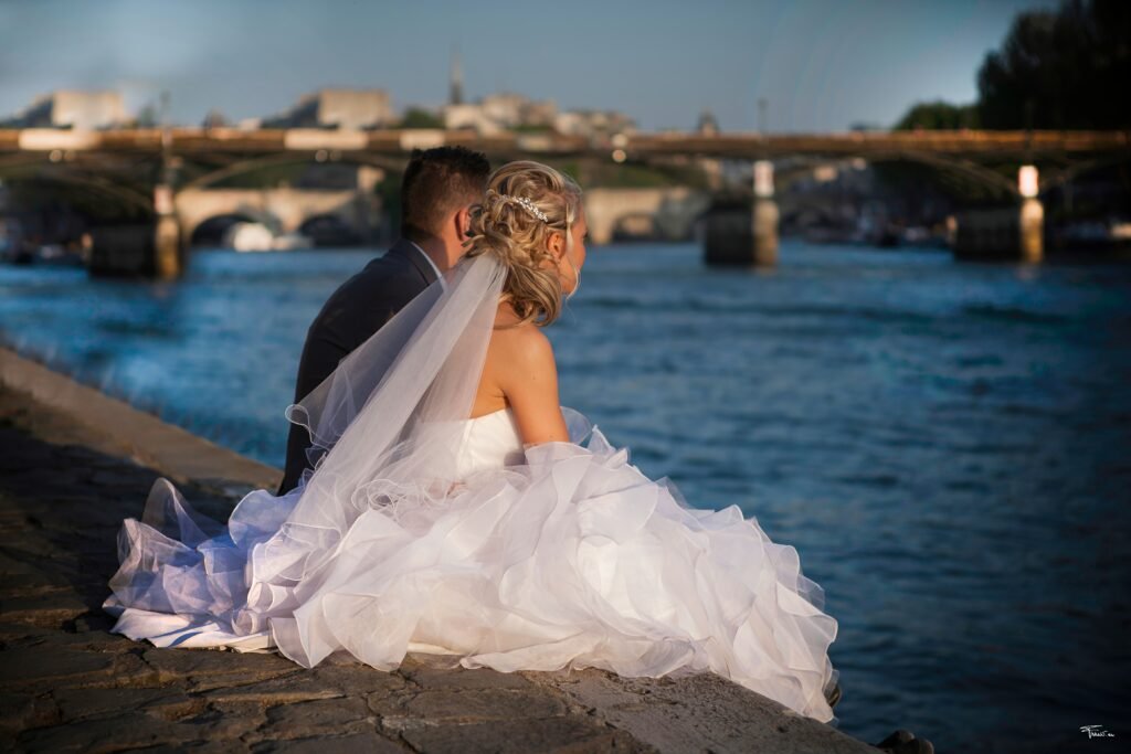 Le Studio 7700 BE vous propose Des photos en habits de mariés dans les rue de Paris, de Brugge ou autres 22