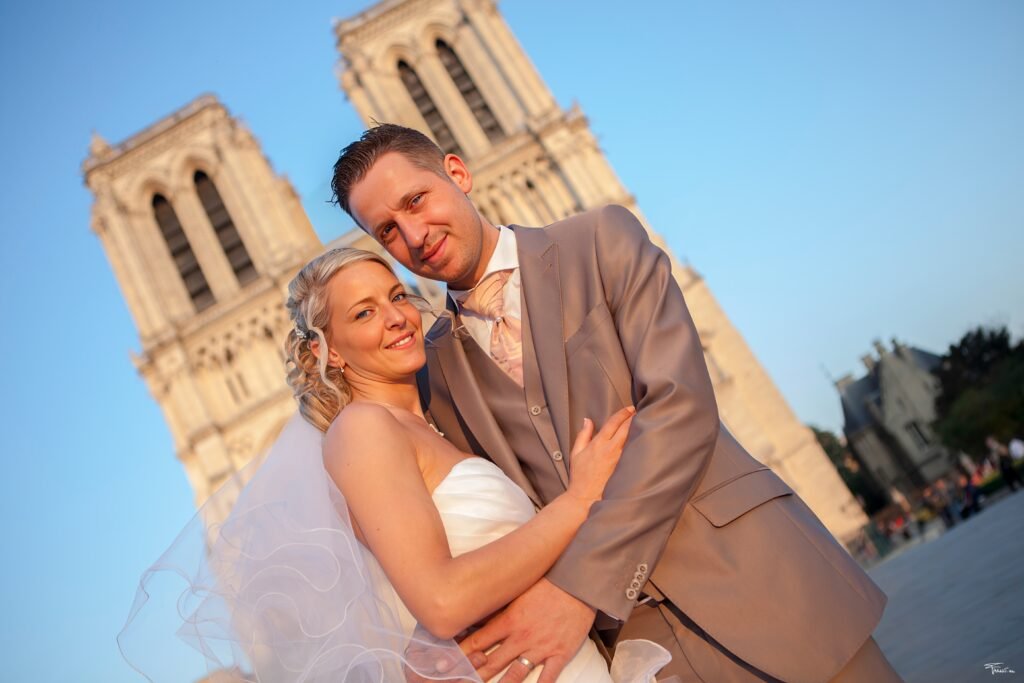 Le Studio 7700 BE vous propose Des photos en habits de mariés dans les rue de Paris, de Brugge ou autres 23